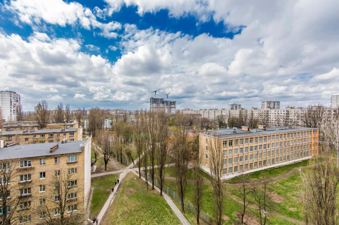 Просторная Однокомнатная Квартира Возле Скоростного Трамвая Kiev Dış mekan fotoğraf