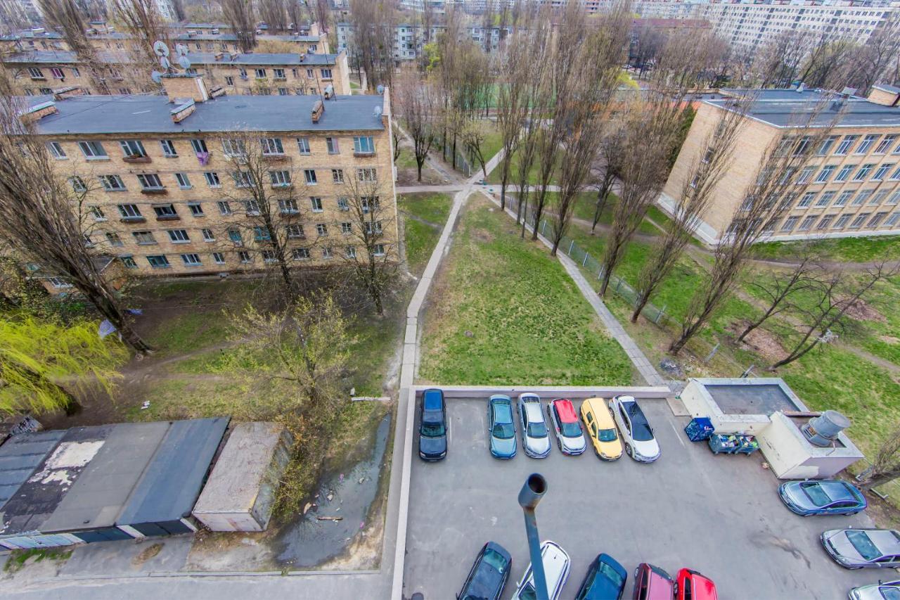 Просторная Однокомнатная Квартира Возле Скоростного Трамвая Kiev Dış mekan fotoğraf